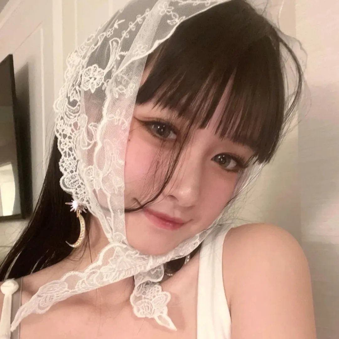 双眼凝视